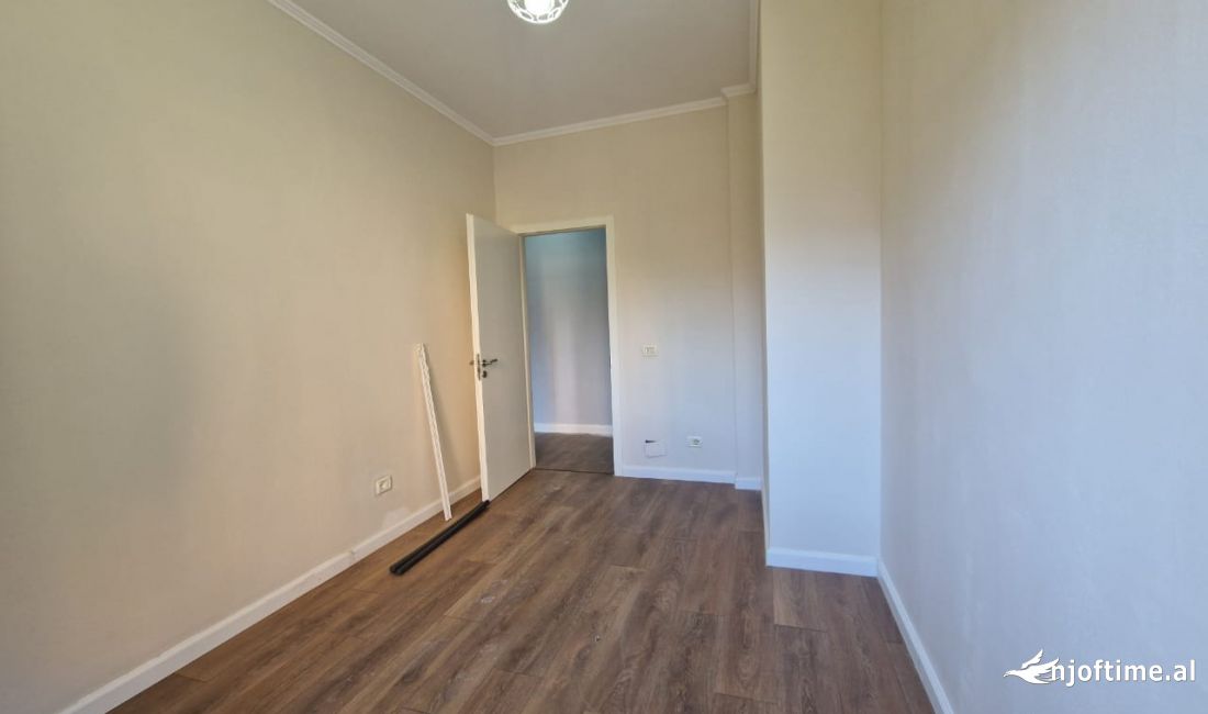 Shtepi ne shitje Apartament ne Tirane, 2+1, Mobilimi Bosh, pa mobiluar, Pagesa 145,000  Euro.