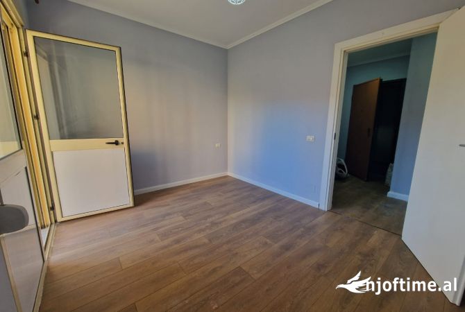 Shtepi ne shitje Apartament ne Tirane, 2+1, Mobilimi Bosh, pa mobiluar, Pagesa 145,000  Euro.