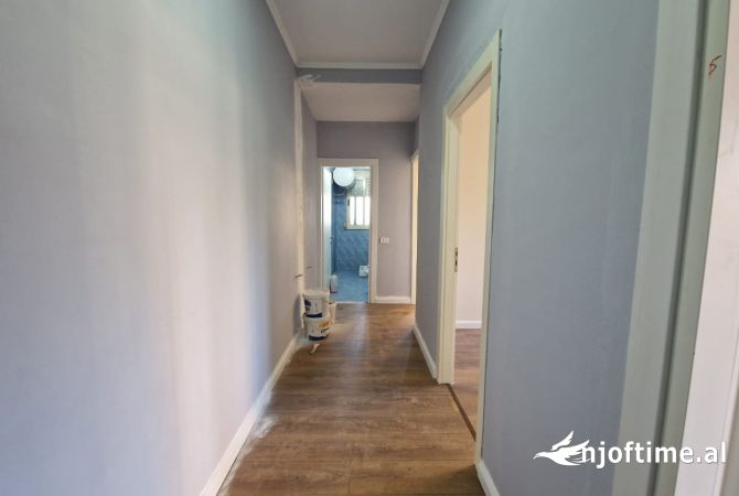 Shtepi ne shitje Apartament ne Tirane, 2+1, Mobilimi Bosh, pa mobiluar, Pagesa 145,000  Euro.