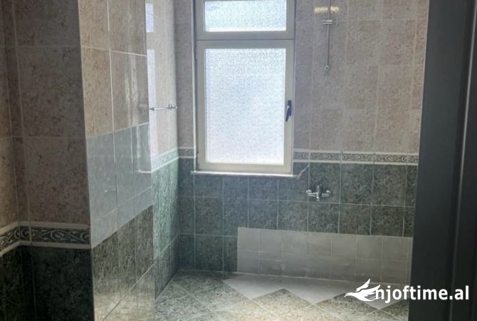 Ambient per Zyra me Qera,Bllok, Rruga Brigada VIII