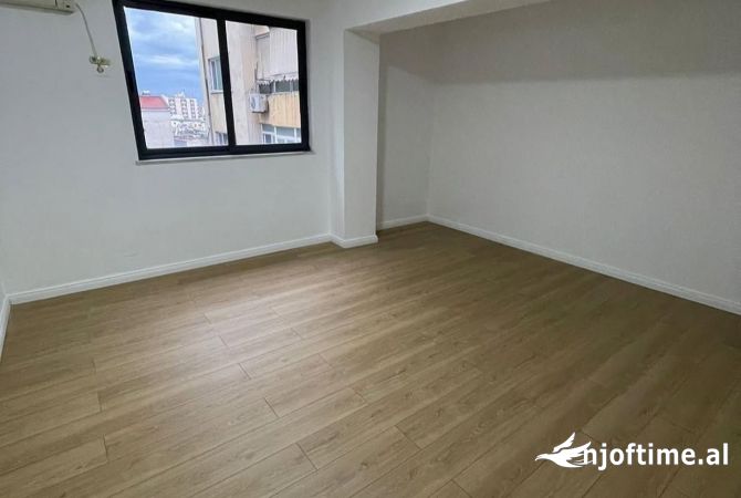 Ambient biznesi me qera 3+1 ne Tirane - 800 Euro