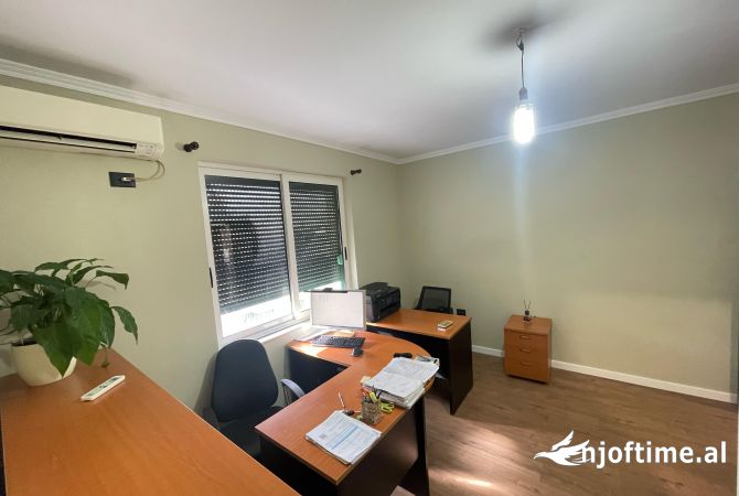 Ambient biznesi me qera 3+1 ne Tirane - 650 Euro