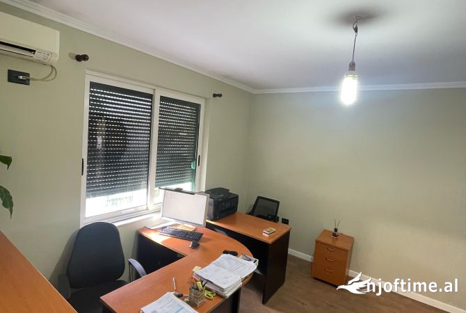 Ambient biznesi me qera 3+1 ne Tirane - 650 Euro