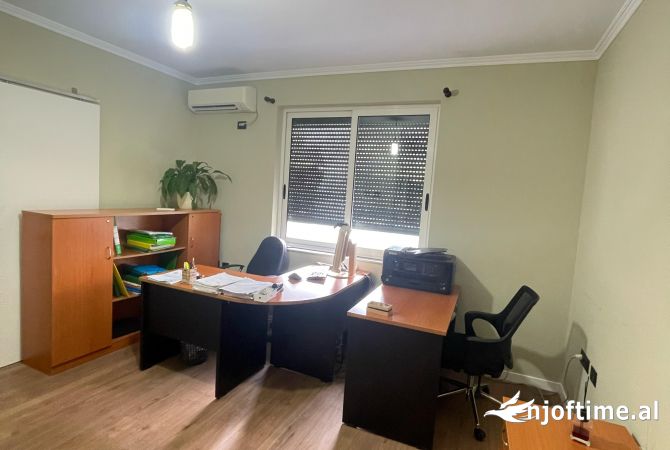 Ambient biznesi me qera 3+1 ne Tirane - 650 Euro