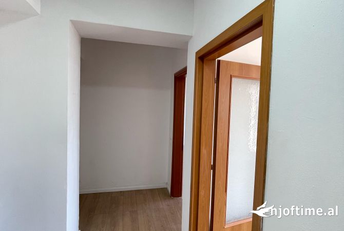 Ambjent 120 m2 me qera . 