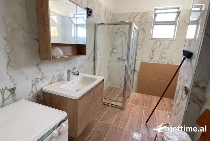 Ambjent 120 m2 me qera . 