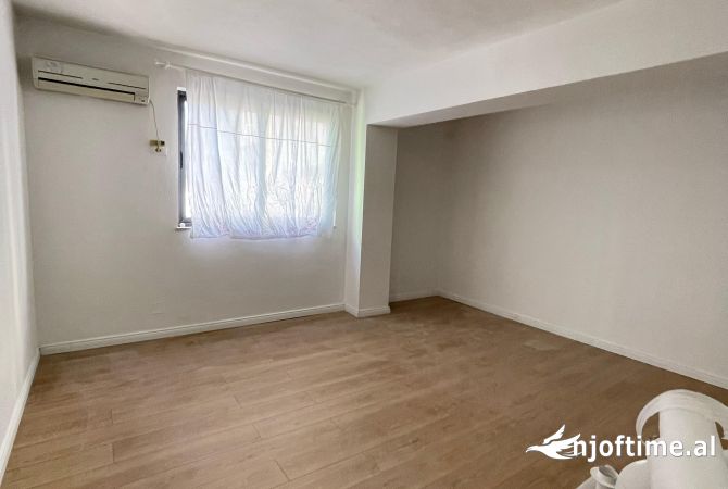 Ambient biznesi me qera 3+1 ne Tirane - 800 Euro