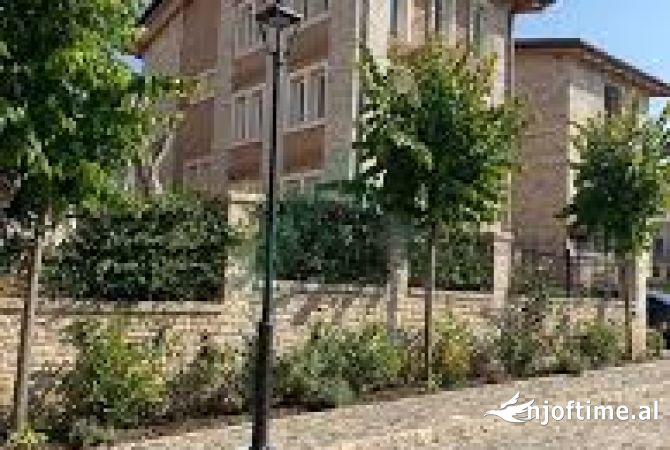 Shtepi ne shitje 3+1 ne Tirane - 450,000 Euro