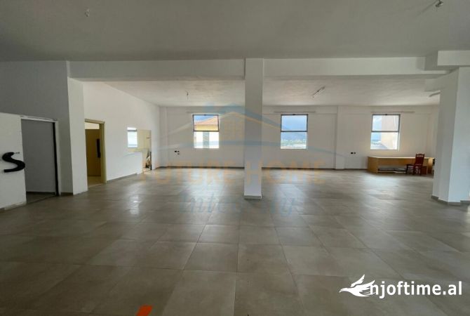 Ambient biznesi me qera 3+1 ne Tirane - 1,100 Euro