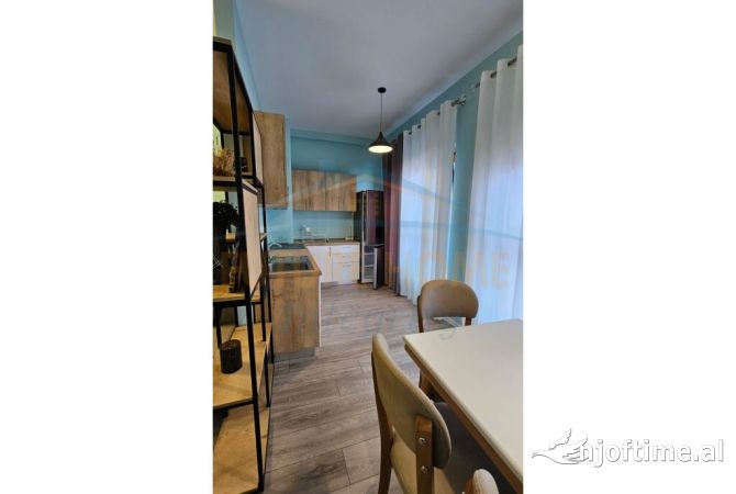 Shtepi ne shitje Apartament ne Tirane, 2+1, Mobilimi E mobiluar, Pagesa 155,000  Euro.