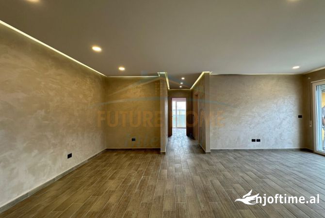 Shtepi ne shitje Apartament ne Tirane, 4+1, Mobilimi Bosh, pa mobiluar, Pagesa 250,000  Euro.