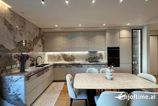 Shtepi me qera 3+1 ne Tirane - 2,300 Euro