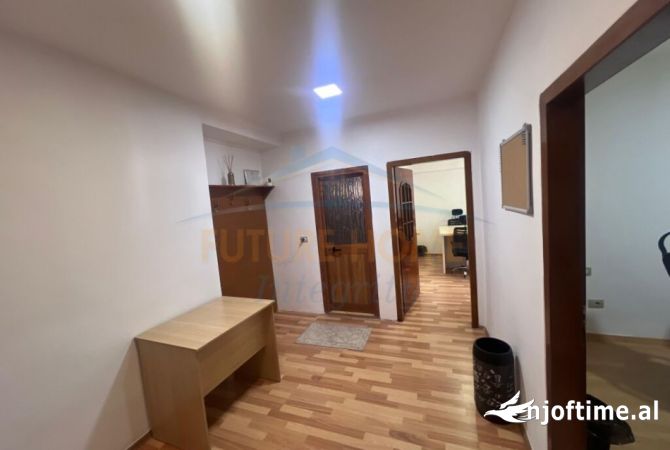 Qera, Ambient per Zyra, 9 Kateshet, Tirane.