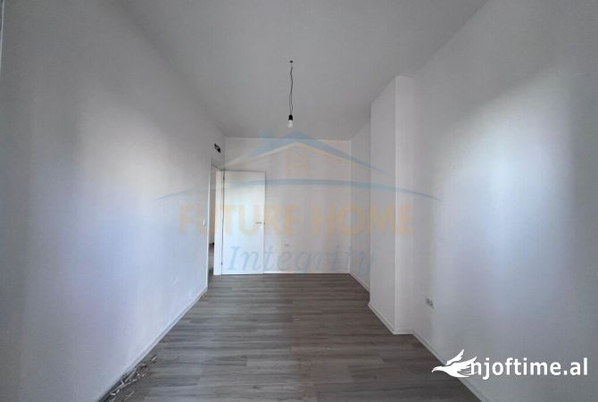 Shtepi ne shitje Apartament ne Tirane, 2+1, Mobilimi Bosh, pa mobiluar, Pagesa 150,000  Euro.
