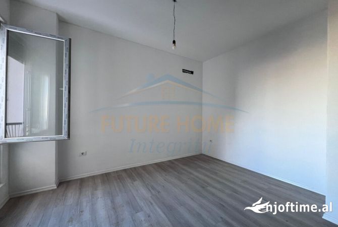 Shtepi ne shitje Apartament ne Tirane, 2+1, Mobilimi Bosh, pa mobiluar, Pagesa 150,000  Euro.