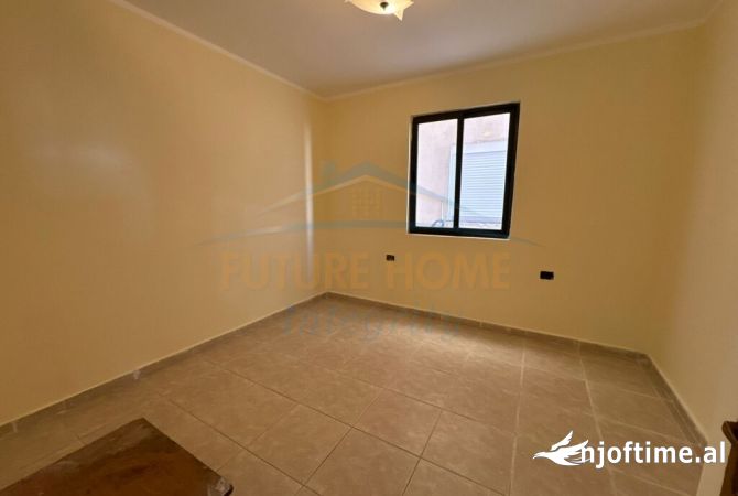 Shtepi ne shitje Apartament ne Durres, 2+1, Mobilimi Pjeserisht e mobiluar, Pagesa 95,000  Euro.