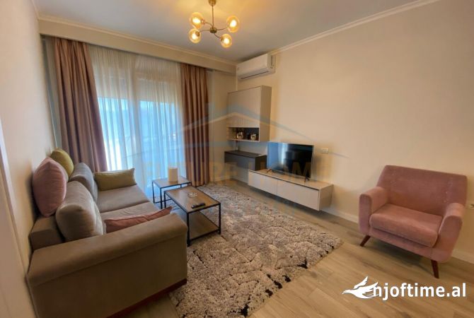 Shtepi me qera Apartament ne Tirane, 1+1, Mobilimi E mobiluar, Pagesa 680  Euro.