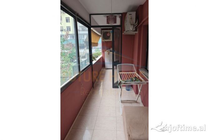 Shtepi ne shitje Apartament ne Tirane, 2+1, Mobilimi E mobiluar, Pagesa 156,000  Euro.