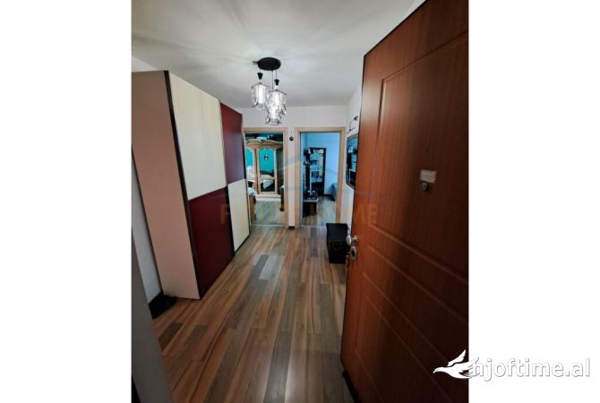 Shtepi me qera Apartament ne Tirane, 3+1, Mobilimi E mobiluar, Pagesa 850  Euro.