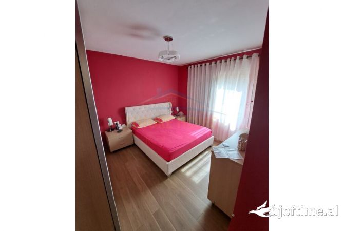 Shtepi me qera Apartament ne Tirane, 3+1, Mobilimi E mobiluar, Pagesa 850  Euro.