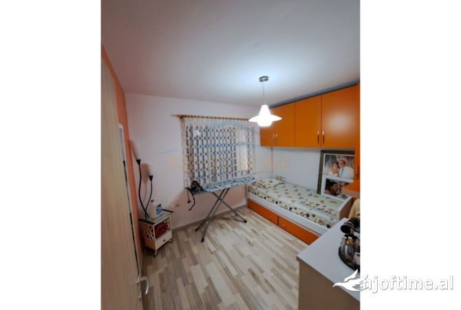 Shtepi me qera Apartament ne Tirane, 3+1, Mobilimi E mobiluar, Pagesa 850  Euro.