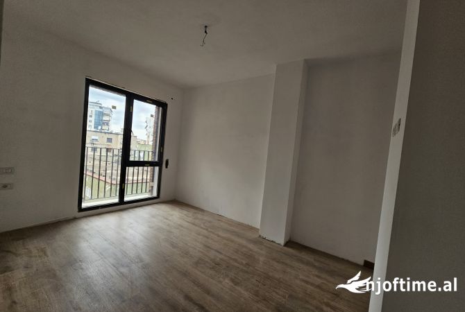 Shtepi ne shitje Apartament ne Tirane, 2+1, Mobilimi Bosh, pa mobiluar, Pagesa 211,365  Euro.