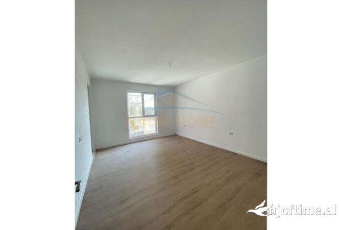 Shtepi ne shitje Apartament ne Tirane, 2+1, Mobilimi Bosh, pa mobiluar, Pagesa 108,000  Euro.