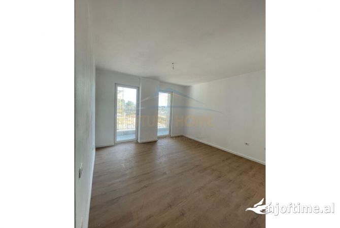 Shtepi ne shitje Apartament ne Tirane, 2+1, Mobilimi Bosh, pa mobiluar, Pagesa 108,000  Euro.