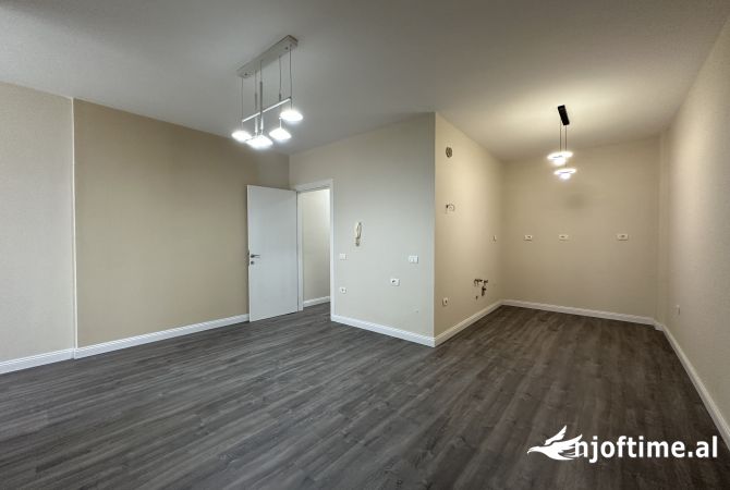 Shtepi ne shitje Apartament ne Tirane, 1+1, Mobilimi Bosh, pa mobiluar, Pagesa 119,000  Euro.