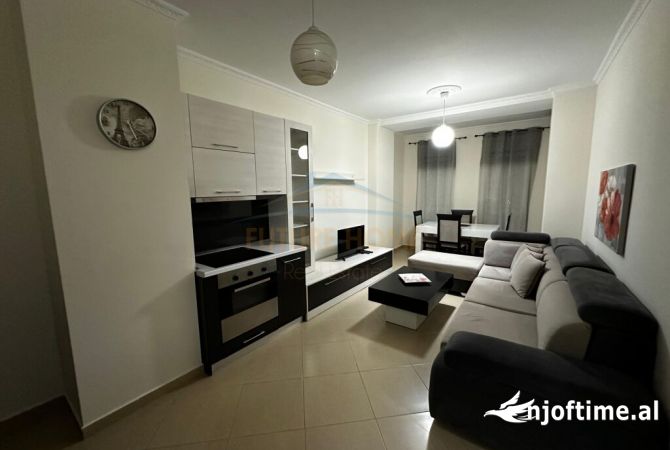 Shtepi me qera Apartament ne Tirane, 1+1, Mobilimi E mobiluar, Pagesa 550  Euro.