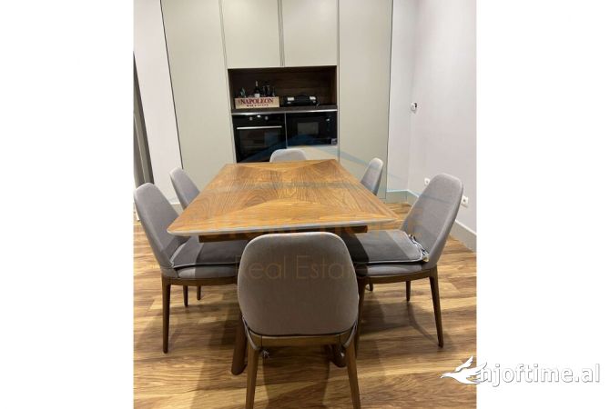 Shtepi me qera Apartament ne Tirane, 2+1, Mobilimi E mobiluar, Pagesa 1,200  Euro.