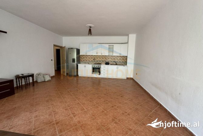 Shtepi ne shitje Apartament ne Tirane, 2+1, Mobilimi Pjeserisht e mobiluar, Pagesa 120,000  Euro.