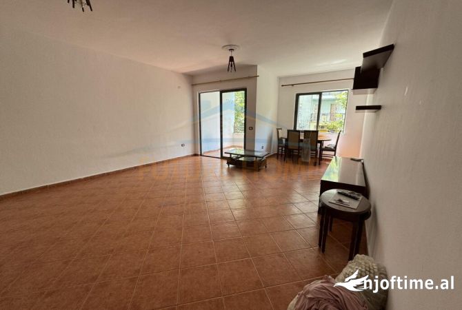 Shtepi ne shitje Apartament ne Tirane, 2+1, Mobilimi Pjeserisht e mobiluar, Pagesa 120,000  Euro.