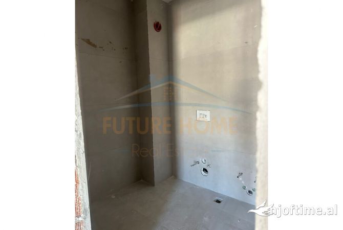 Shtepi ne shitje Apartament ne Tirane, 2+1, Mobilimi Bosh, pa mobiluar, Pagesa 155,000  Euro.