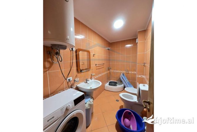 Shtepi ne shitje Apartament ne Tirane, 2+1, Mobilimi E mobiluar, Pagesa 127,000  Euro.