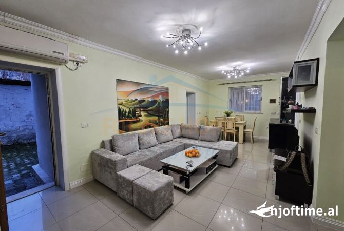 Shtepi me qera Apartament ne Tirane, 4+1, Mobilimi E mobiluar, Pagesa 800  Euro.