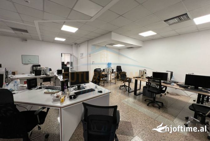 Ambient biznesi me qera 3+1 ne Tirane - 5,108 Euro