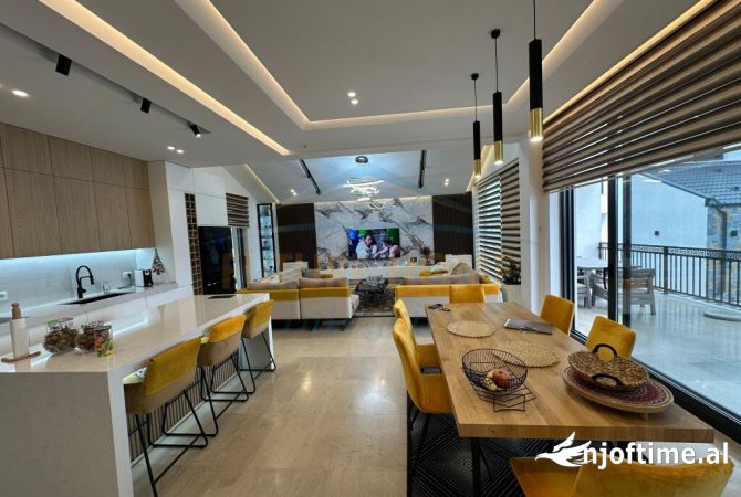 Shtepi me qera Vila Luksoze ne Tirane, 3+1, Mobilimi E mobiluar, Pagesa 3,500  Euro.