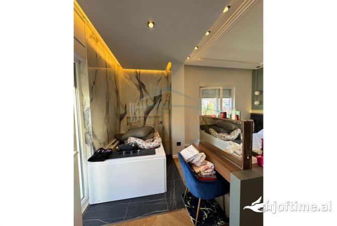 Shtepi me qera Apartament ne Tirane, 2+1, Mobilimi E mobiluar, Pagesa 1,999  Euro.