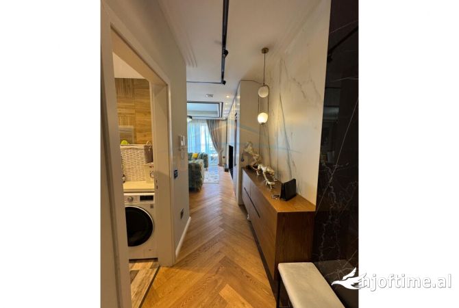 Shtepi me qera Apartament ne Tirane, 2+1, Mobilimi E mobiluar, Pagesa 1,999  Euro.