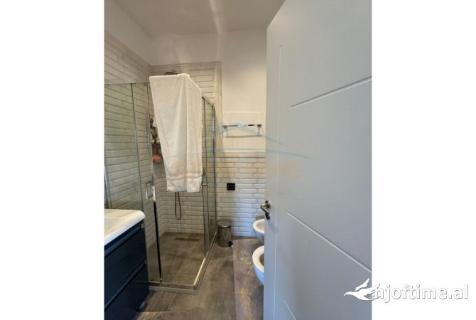 Shtepi me qera Apartament ne Tirane, 2+1, Mobilimi E mobiluar, Pagesa 1,999  Euro.