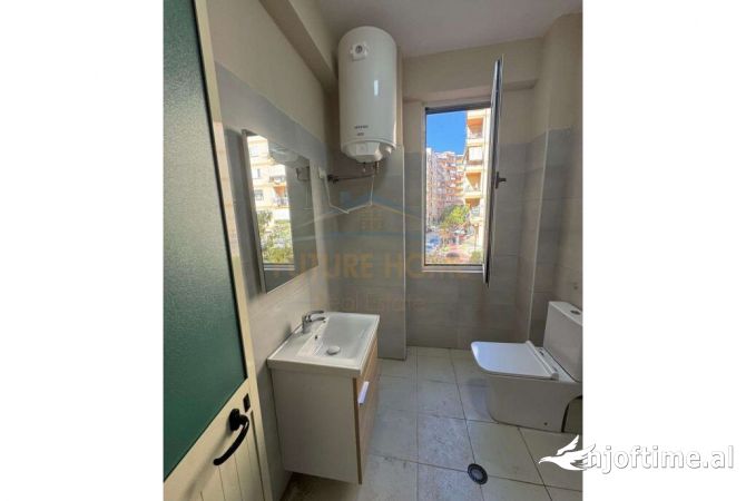 Shtepi ne shitje Apartament ne Tirane, 2+1, Mobilimi Bosh, pa mobiluar, Pagesa 115,000  Euro.