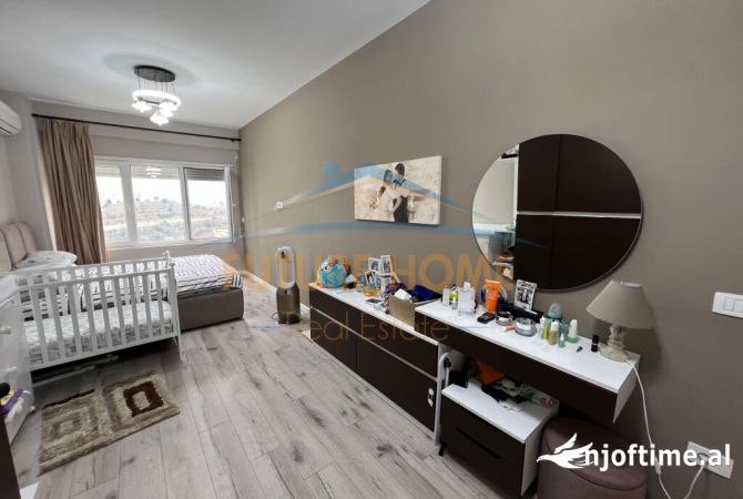 Shtepi ne shitje Apartament ne Tirane, 3+1, Mobilimi E mobiluar, Pagesa 369,000  Euro.