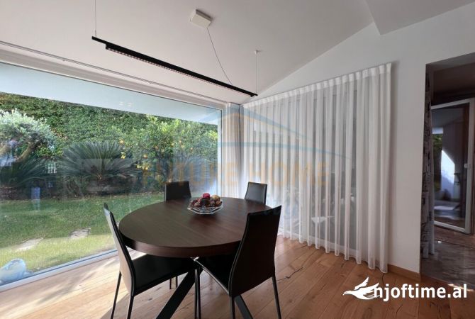 Shtepi me qera Vila Luksoze ne Tirane, 3+1, Mobilimi E mobiluar, Pagesa 3,500  Euro.