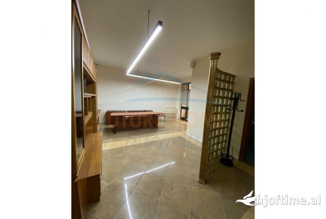 Ambient biznesi me qera 3+1 ne Tirane - 4,500 Euro