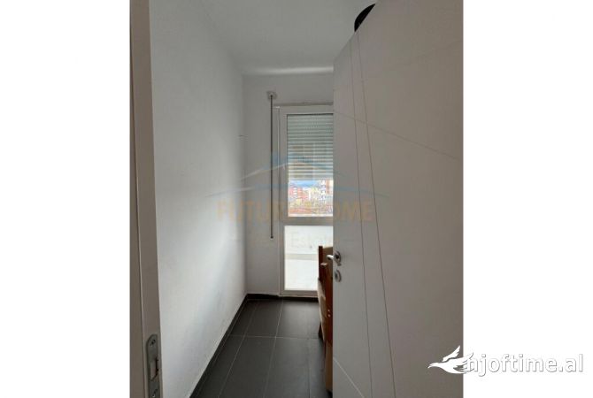 Shtepi ne shitje Apartament ne Tirane, 2+1, Mobilimi E mobiluar, Pagesa 153,000  Euro.
