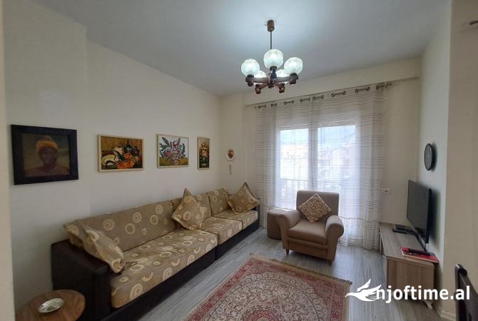 Shtepi me qera 2+1 ne Tirane - 650 Euro