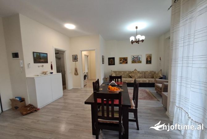 Shtepi me qera Apartament ne Tirane, 2+1, Mobilimi E mobiluar, Pagesa 650  Euro.