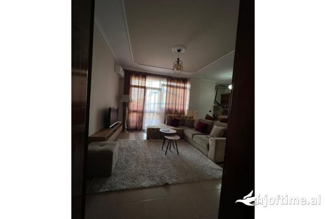 Shtepi me qera Apartament ne Tirane, 2+1, Mobilimi E mobiluar, Pagesa 700  Euro.