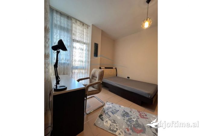 Shtepi me qera Apartament ne Tirane, 2+1, Mobilimi E mobiluar, Pagesa 700  Euro.